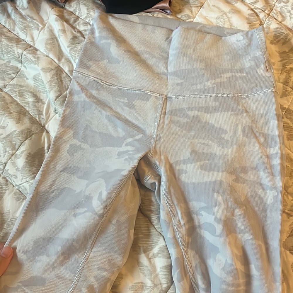 Lululemon white camo size 4 leggings